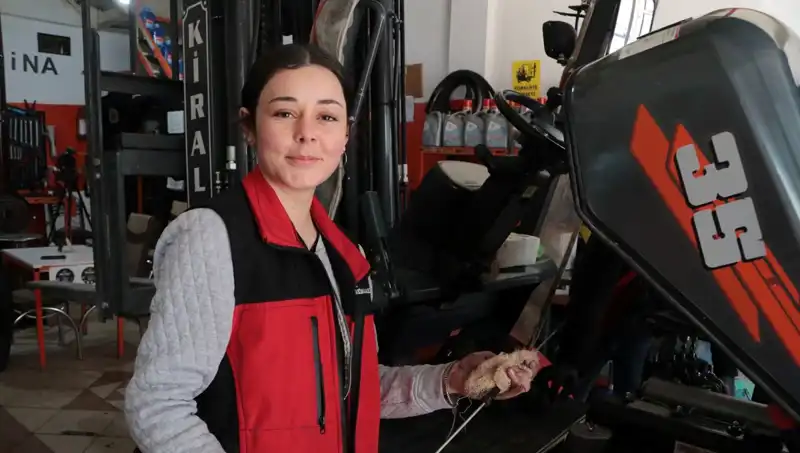 Sanayinin Tek Kadın Çalışanı Melike Hanım: Forklift Ustası Olma Yolunda