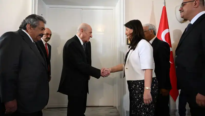 Bahçeli, DEM Parti Heyetiyle Görüştü: Yeni Siyasi Dönemin İşaretleri