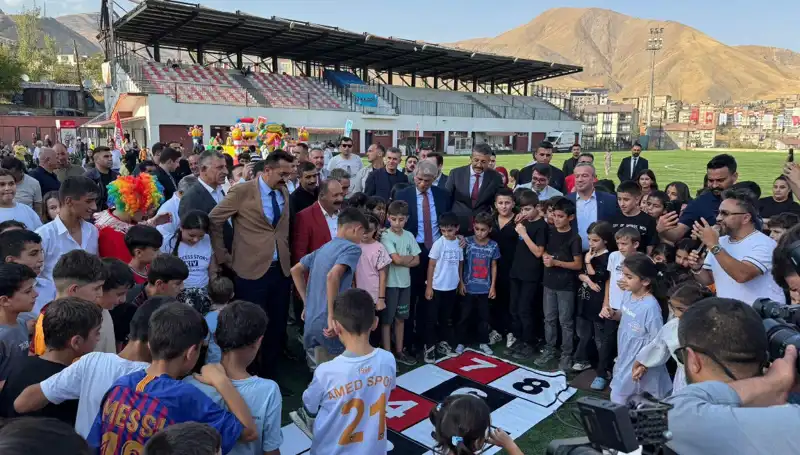 Hakkari'de Coşkulu Anadolu Şenliği: Gelenekler ve Modernite Buluştu