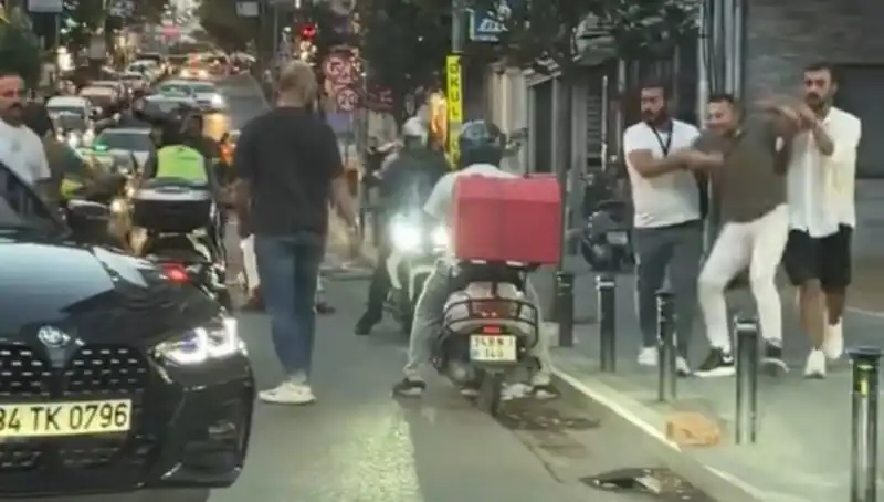 Nişantaşı’nda Yol Verme Tartışması Sopayla Korku Dolu Anlara Dönüştü