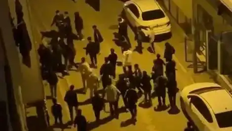 Esenyurt'ta Sopalı Mahalle Baskını: Gençler Arasında Yaşanan Kavga Neden Oldu?
