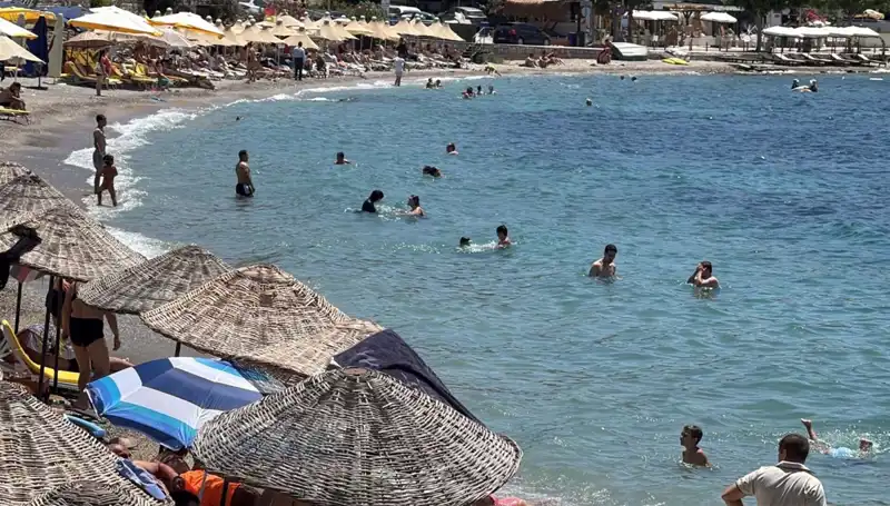 Hava Sıcaklığı 36 Dereceye Ulaştı: Serinlemek İçin Sahile Akın Var!