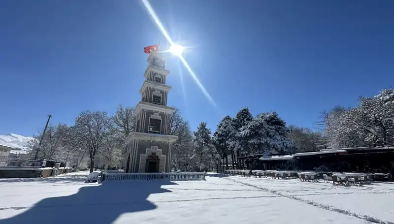 Erzincan'da Nisan Ayında Beklenmedik Kış Manzaraları