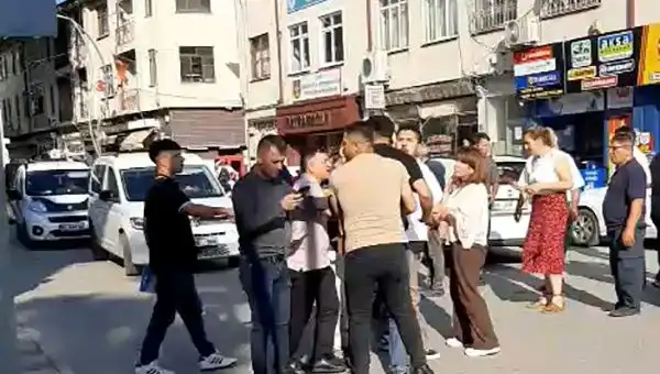 Gazinin Trafikte Darp Edilmesi Anlarının Şok Edici Gözlemi