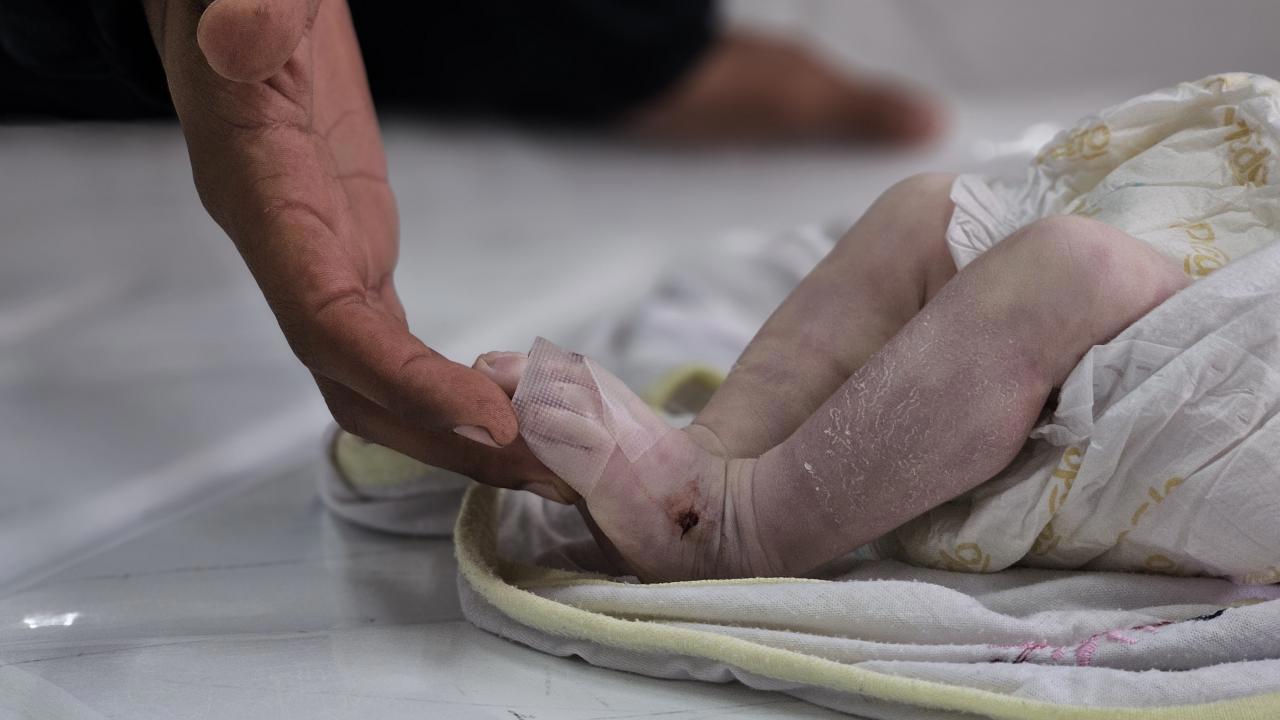 Gazze'de Acı Kışın Kurbanı: 35 Günlük Bebek Donarak Öldü