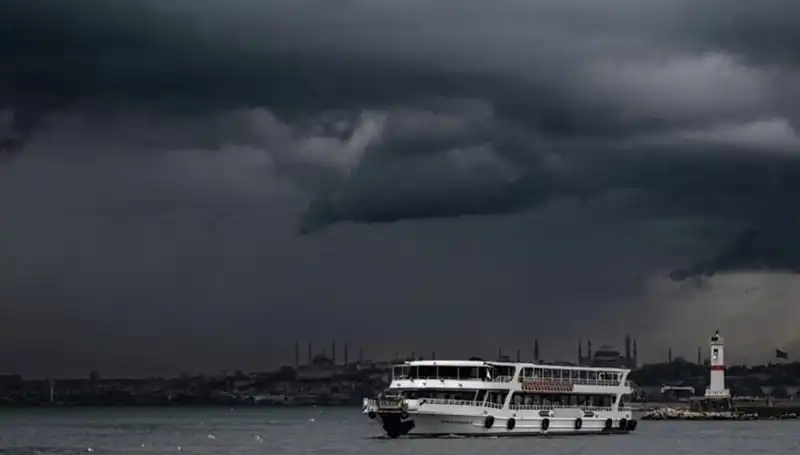 İstanbul'da Beklenen Sağanak Yağışlar Vatandaşları Uyarıyor