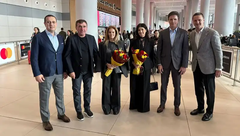 Hagi ve Popescu İstanbul’a Geri Dönüş Yaptı: Futbolseverleri Neler Bekliyor?