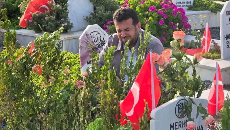 Deprem Şehitliğinde Unutulmaz Bir Bayram: Hatıralar ve Hüzün Dolu Anlar