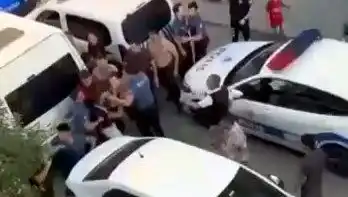 Sosyal Medyadaki Kavga Sokaklarda Gerilimi Tırmandırdı: 6 Yaralı