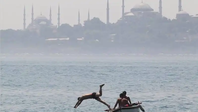 Yazın Ortasında Gelen Sıcak Dalgası: 44 Dereceler Kapıda!