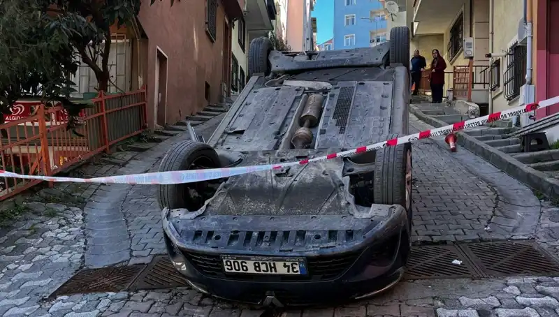 El Freni Çekilmeyen Otomobilin Takla Atma Anı Kameraya Yansıdı