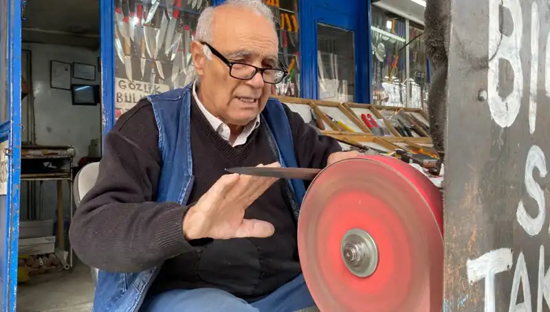 81 Yaşındaki Erhan Amca, Mesleğine Doyum Olmuyor: "Bu Artık Keyif İşim"
