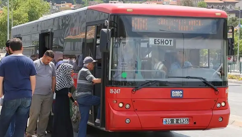 İzmir'de Öğrenci İndiriminde 30 Yaş Sınırı Uygulaması Tartışma Yarattı