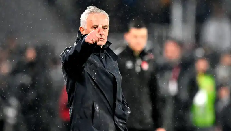 Mourinho, İngiltere'de İki Yıldız Oyuncu için Görüşmelere Başladı!
