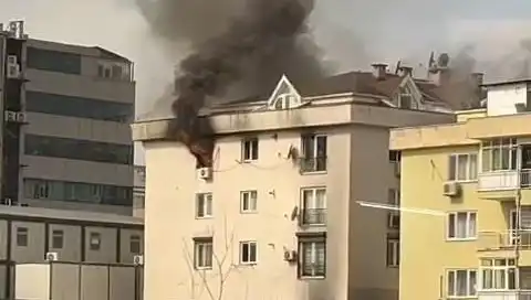 Mecidiyeköy'de Dört Katlı Binada Yangın Paniği: O Anlar Kameralara Yansıdı