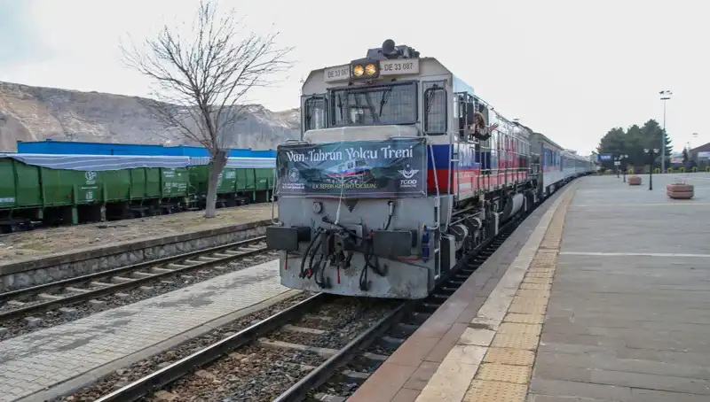 Van-Tahran Treni Seferleri Başladı: Yakın İşbirliği ve Turizm Fırsatları