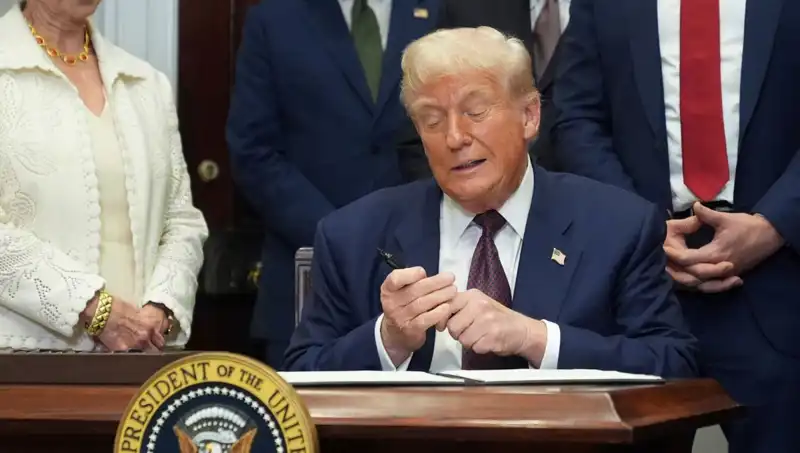 Trump Beyaz Saray'ı Yenileyerek Lüks Bir Kimlik Kazandıracak mı?