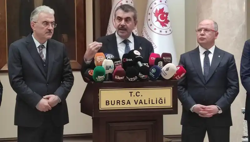 Protestolara Katılan Çalışanlara Yaptırım Uyarısı: Bakan Tekin'den Sert Mesaj