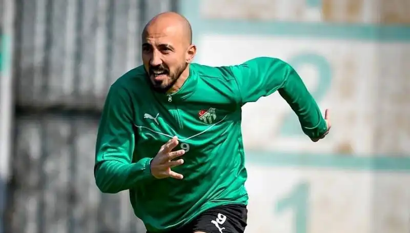 Milli Futbolcunun Kariyerini 2. Lig'de Devam Ettirme Seçeneği