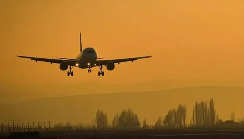 Çin'de Yolcu Uçağı Zorunlu İniş Yaptı: Fırtına ve Tehlikeli Durum