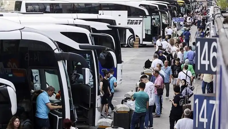 İstanbul’dan Şok Ayrılıklar: 369 Bin Kişi Şehri Terk Etti!