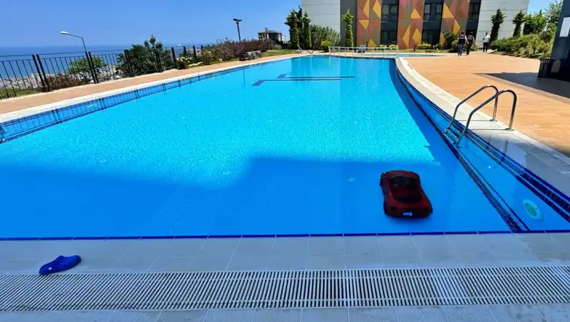 Samsun'da 4 Yaşındaki Çocuğun Akülü Arabasıyla Havuzda Düşmesi Korkuttu