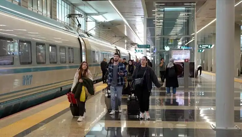Türkiye'de Yüksek Hızlı Trenlerde Ek Sefer Dönemi Başlıyor!