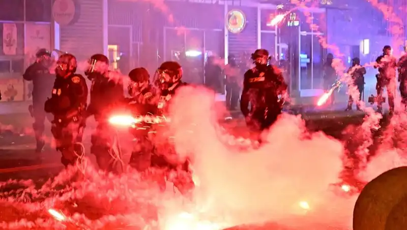 Los Angeles'taki Protestolar ABD Genelinde Büyüyen İsyanın Ateşini Yaktı