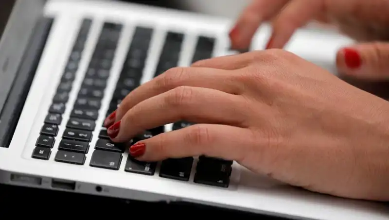 Laptop Mikrofonlarında Gizli Tehdit: Kapalıyken Dinleniyorsunuz!