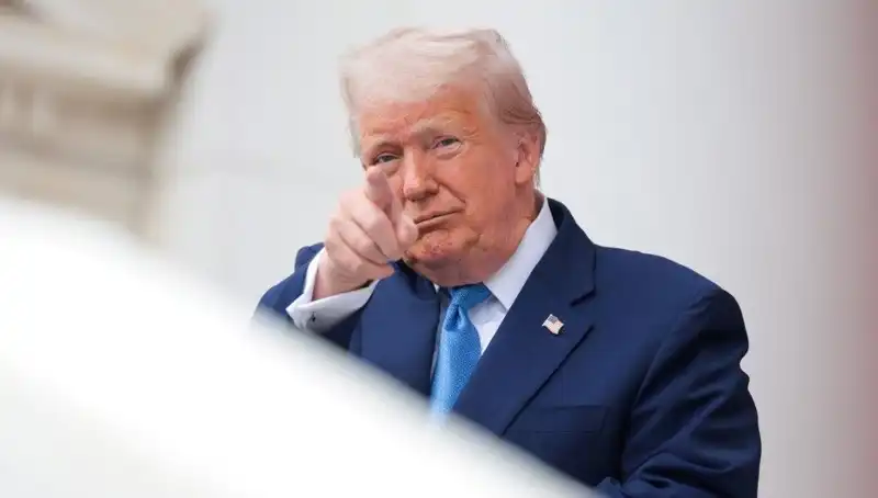 Adalet Bakanlığı'ndan Şok Açıklama: Trump'ın Epstein Belgeleriyle Bağlantısı Üzerine Yeniden Tartışmalar
