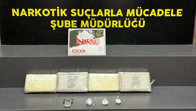 İzmir'de Şok Uyuşturucu Operasyonu: Çok Sayıda Gözaltı Gerçekleşti