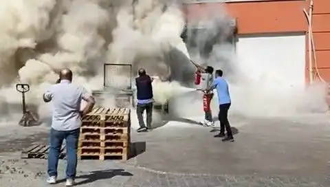 AVM Depo Alanında Yangın Paniği: Büyük Tehlike Uğradı
