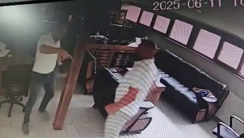 Alacak Verecek Tartışması Kanlı Bitti: İş Adamı Kalfa Tarafından Öldürüldü