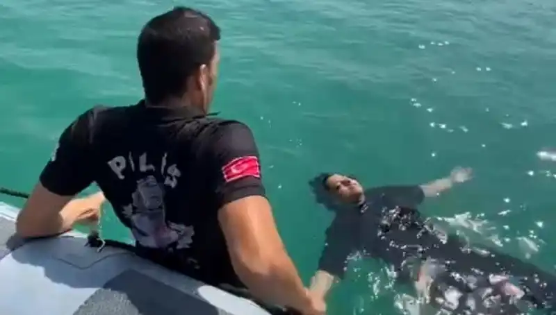 Baraj Gölüne Düşen Kadını Gemi Adamları Hayata Döndürdü