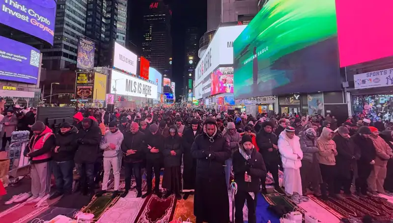 New York Times Meydanı’nda Tarihi Teravih Namazı: Toplumsal Dayanışma ve İnanç