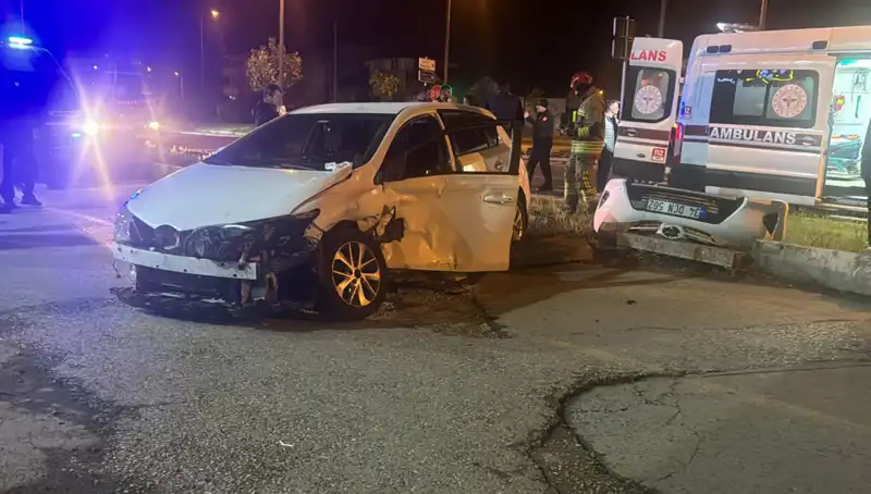 Pikap ve Otomobil Çarpıştı: Kazada Yaralananlar Hastaneye Kaldırıldı