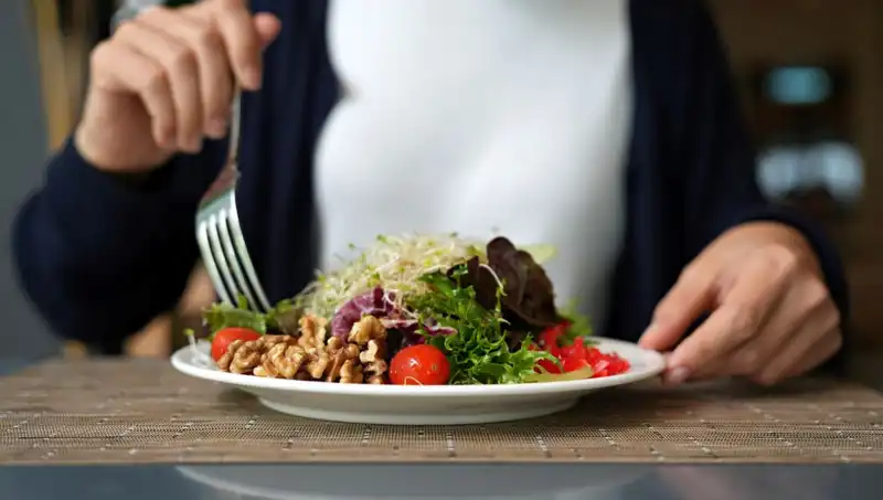 Bir Öğünde Sebze Yemek: Sağlığınız Üzerindeki Etkileri