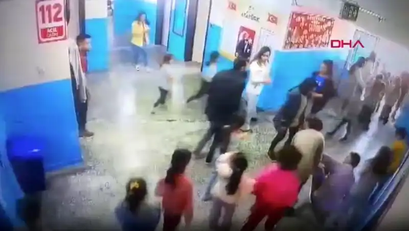 Okulda Yaşanan Hayati Kriz: Müdür Yardımcısı Öğrenciyi Bayılmaktan Kurtardı