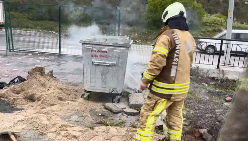 Başakşehir'de Çöp Konteynerinden Yükselen Duman, Kimyasal Madde Panik Yarattı!