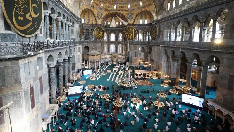 Ayasofya'nın Kapısını Kıran Sanık Hapis Cezasına Çarptırıldı: Detaylar Neler?