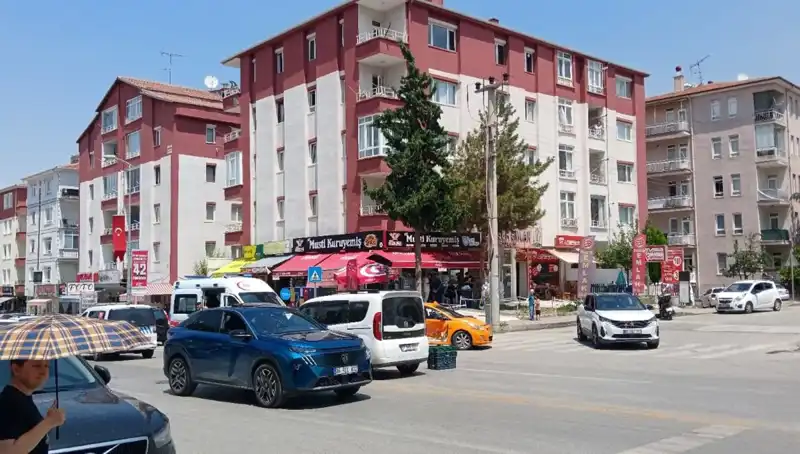 Taksi ile Otomobil Çarpıştı: Olay Yerinde Neler Yaşandı?