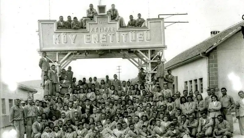 17 Nisan'da Ne Oluyor? Köy Enstitüleri'nin Anlamı ve Önemi
