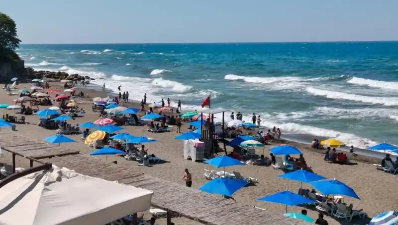 Akçakoca'da Denizde Yasak: Nedenleri ve Etkileri Anlatılıyor