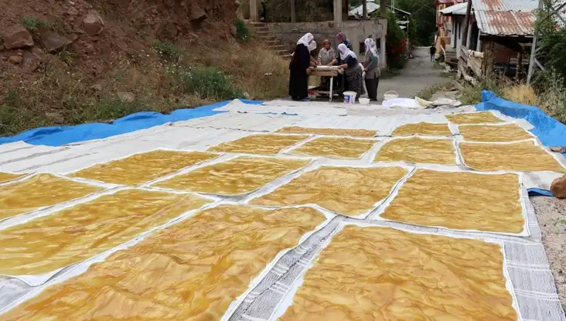 Kışın Sıcak Sofralarını Şenlendiren Gelenek: Odun Ateşinde Hazırlanan Dev Kazanlar