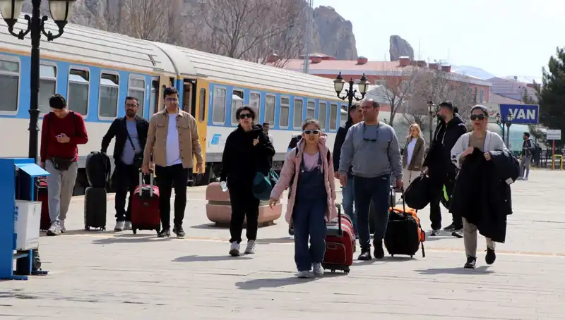 İranlı Turistlerin Nevruz Kutlamaları İçin Van’a Yoğun Akını Bekleniyor