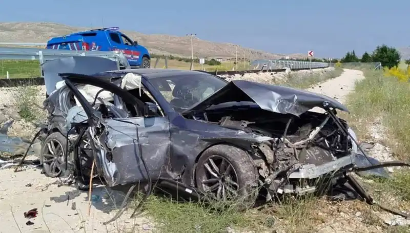 Sivas'ta İki Farklı Trafik Kazası: 9 Yaralı, Korku Dolu Anlar
