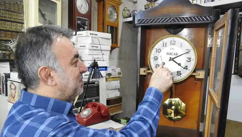 Küçük Dükkan, Büyük Hikayeler: Tarihi Saatler Yeniden Hayat Buluyor
